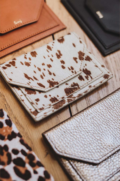 REMY COW CARDHOLDER